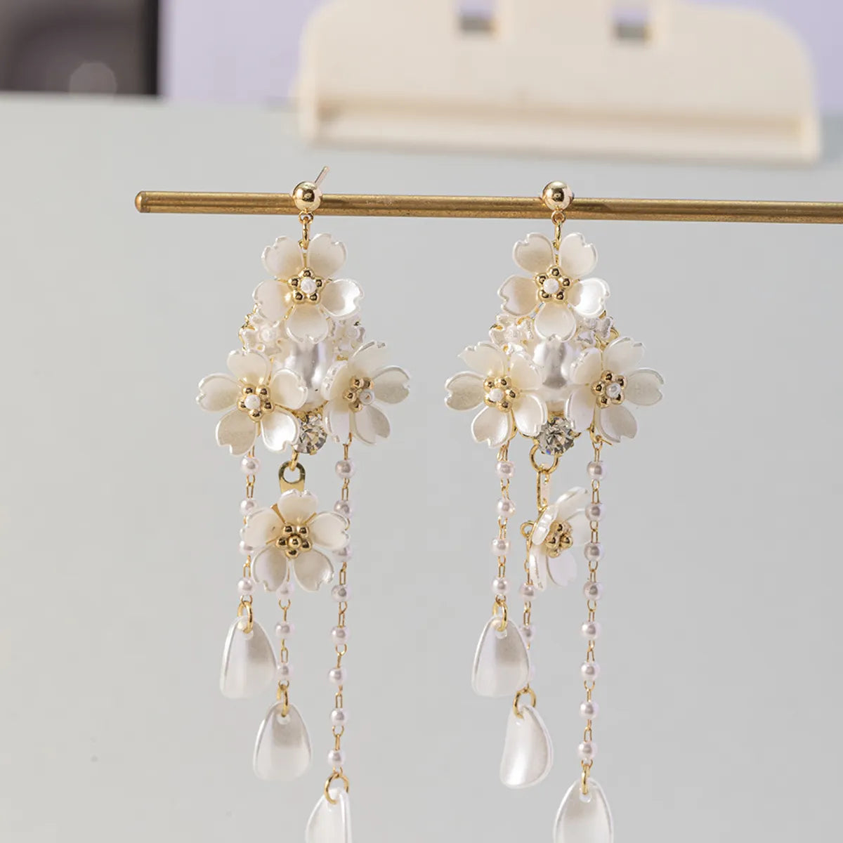 1 Pair Fashion Flower Shell Tassel Pearl Inlay Alloy Rhinestones Drop Earrings