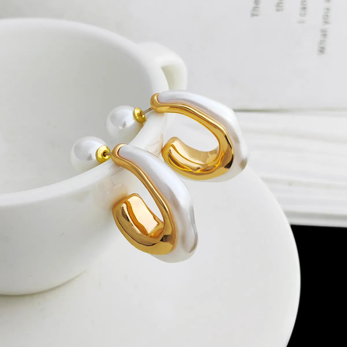 1 Pair Fashion Geometric Copper Plating Artificial Pearls Ear Studs