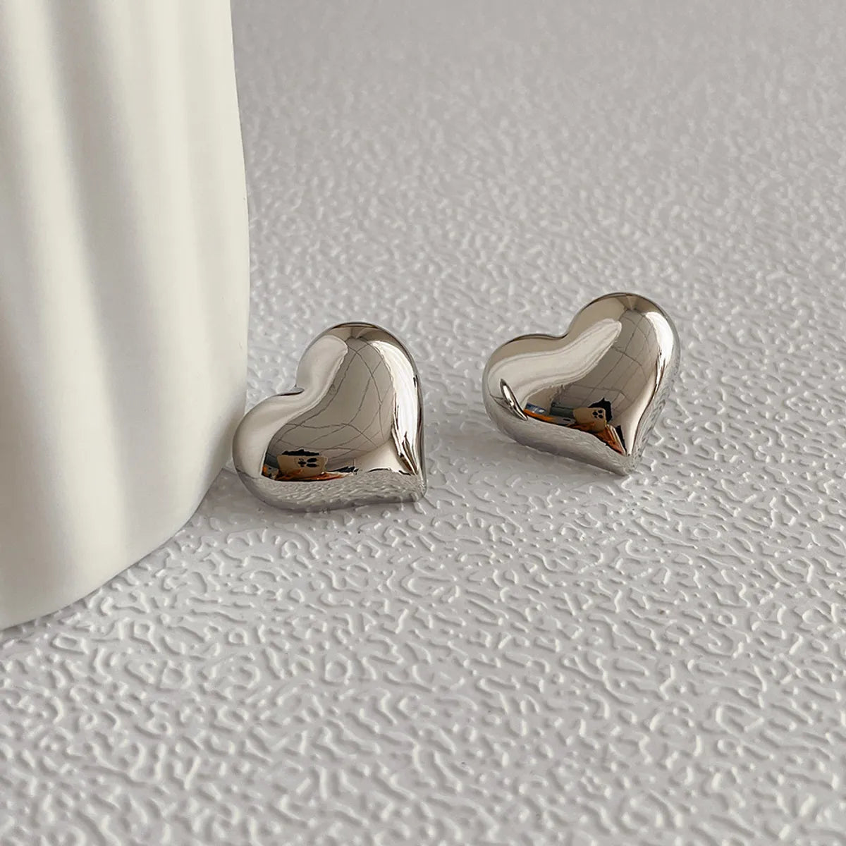 1 Pair Fashion Heart Shape Metal Plating Women'S Ear Studs