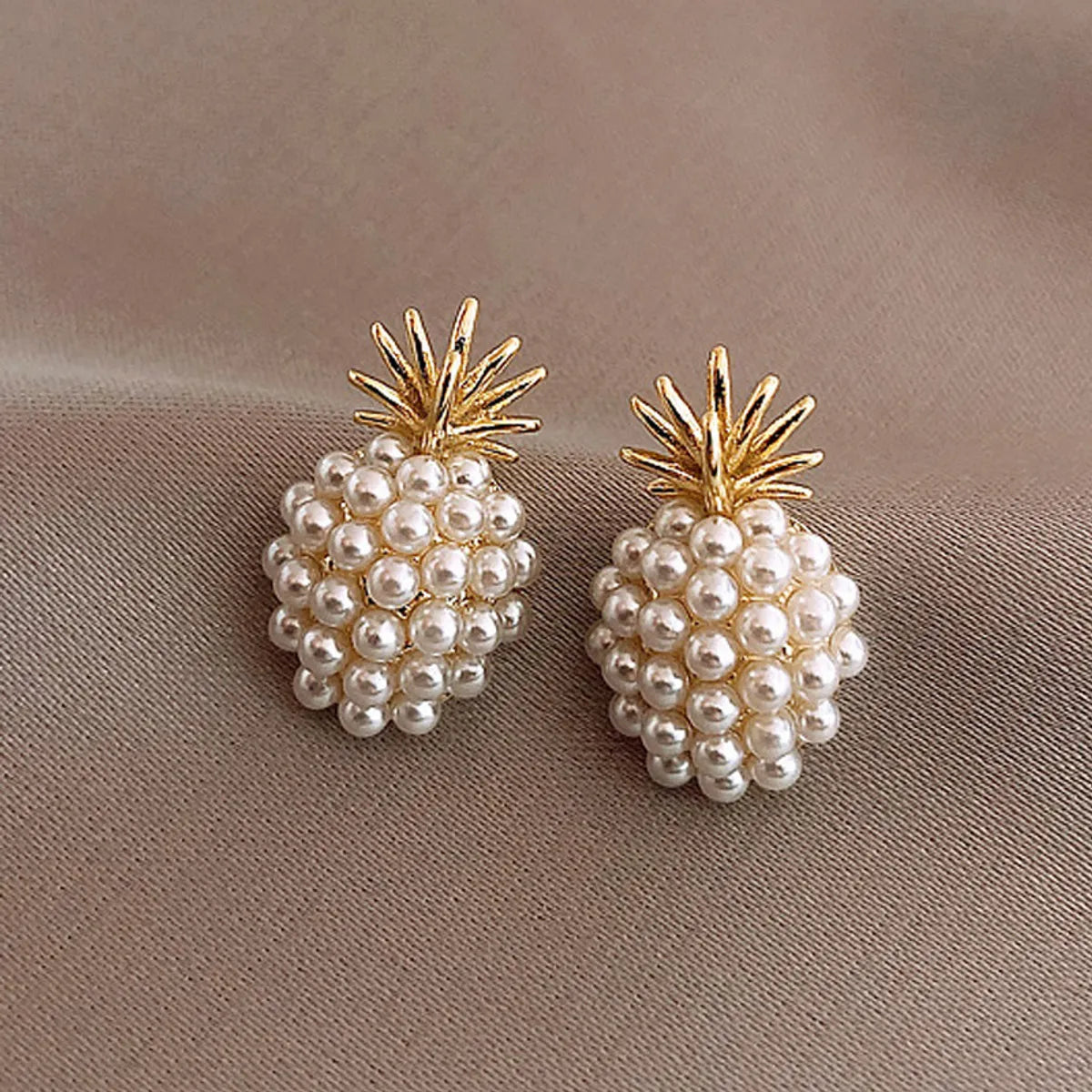 1 Pair Fashion Pineapple Alloy Inlay Artificial Pearls Gold Plated Women'S Ear Studs