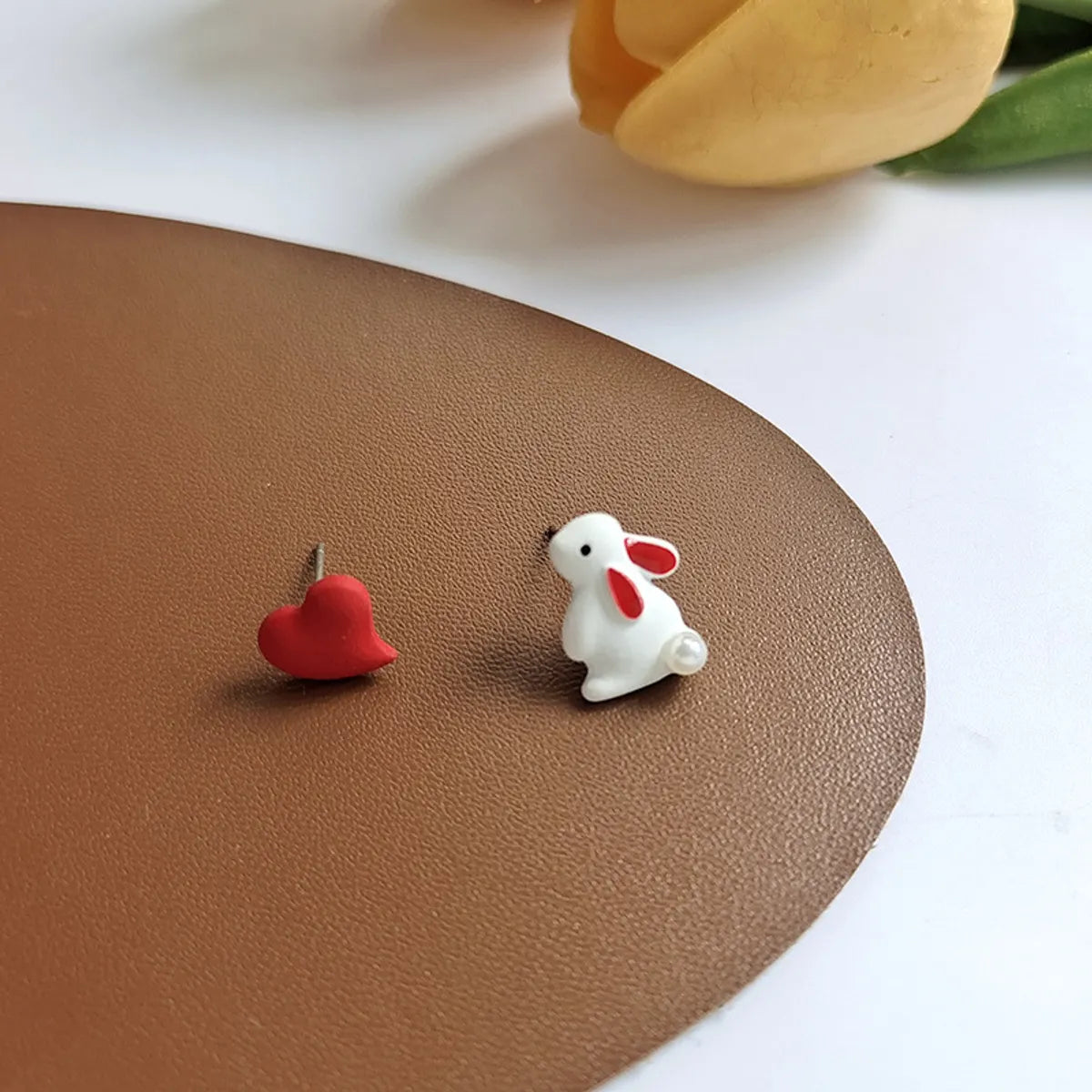 1 Pair Fashion Rabbit Heart Shape Imitation Pearl Alloy Asymmetrical Enamel Stoving Varnish Women's Ear Studs