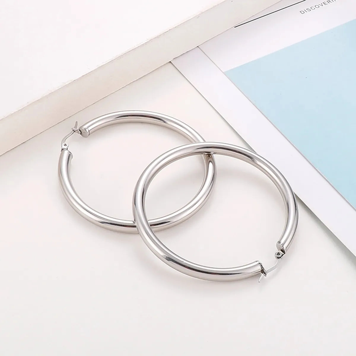 1 Pair Fashion Solid Color Stainless Steel Hollow Out Hoop Earrings