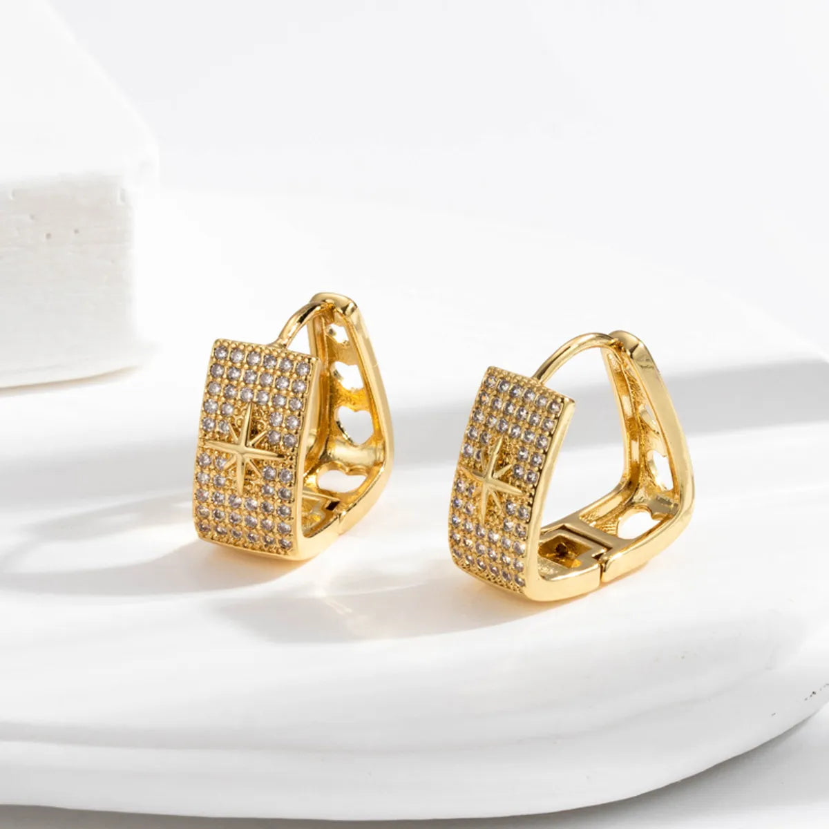 1 Pair French Style Simple Style Korean Style Square Heart Shape Inlay Copper Zircon Earrings