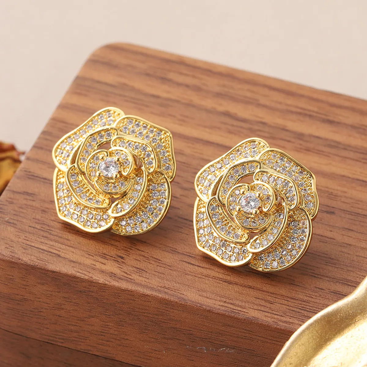 1 Pair French Style Sweet Rose Inlay Copper Zircon Ear Studs