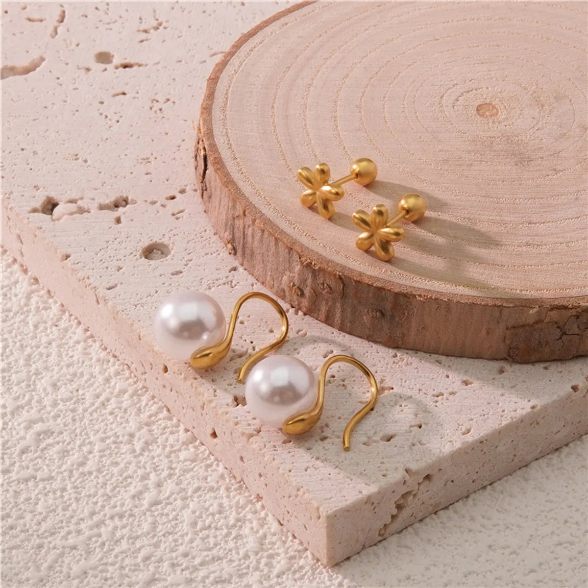 1 Pair French Style Sweet Simple Style Round Flower Inlay 304 Stainless Steel Artificial Pearls 18K Gold Plated Ear Studs Ear Hook