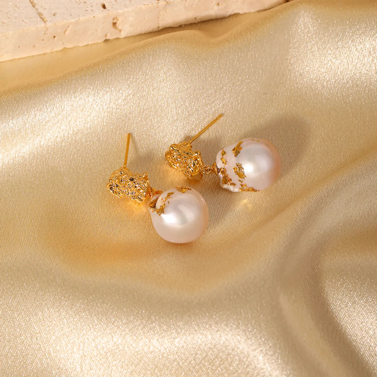 1 Pair Glam Classical Geometric Inlay Copper Artificial Pearls 18k Gold Plated Drop Earrings