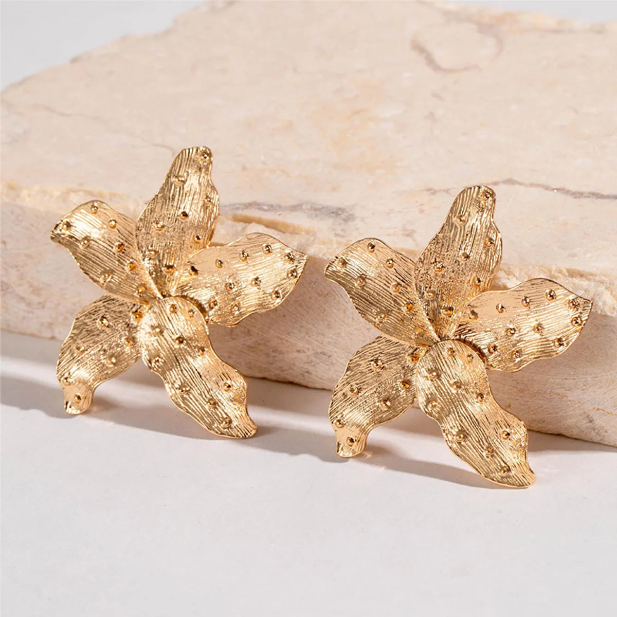 1 Pair Glam Luxurious Flower Alloy Gold Plated Ear Studs