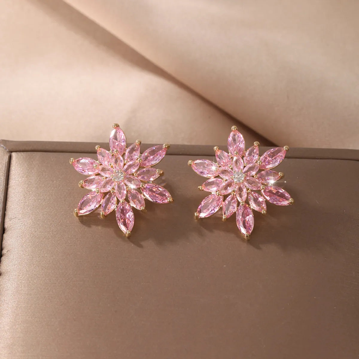 1 Pair Glam Luxurious Sweet Snowflake Plating Three-dimensional Inlay Alloy Artificial Diamond Gold Plated Ear Studs