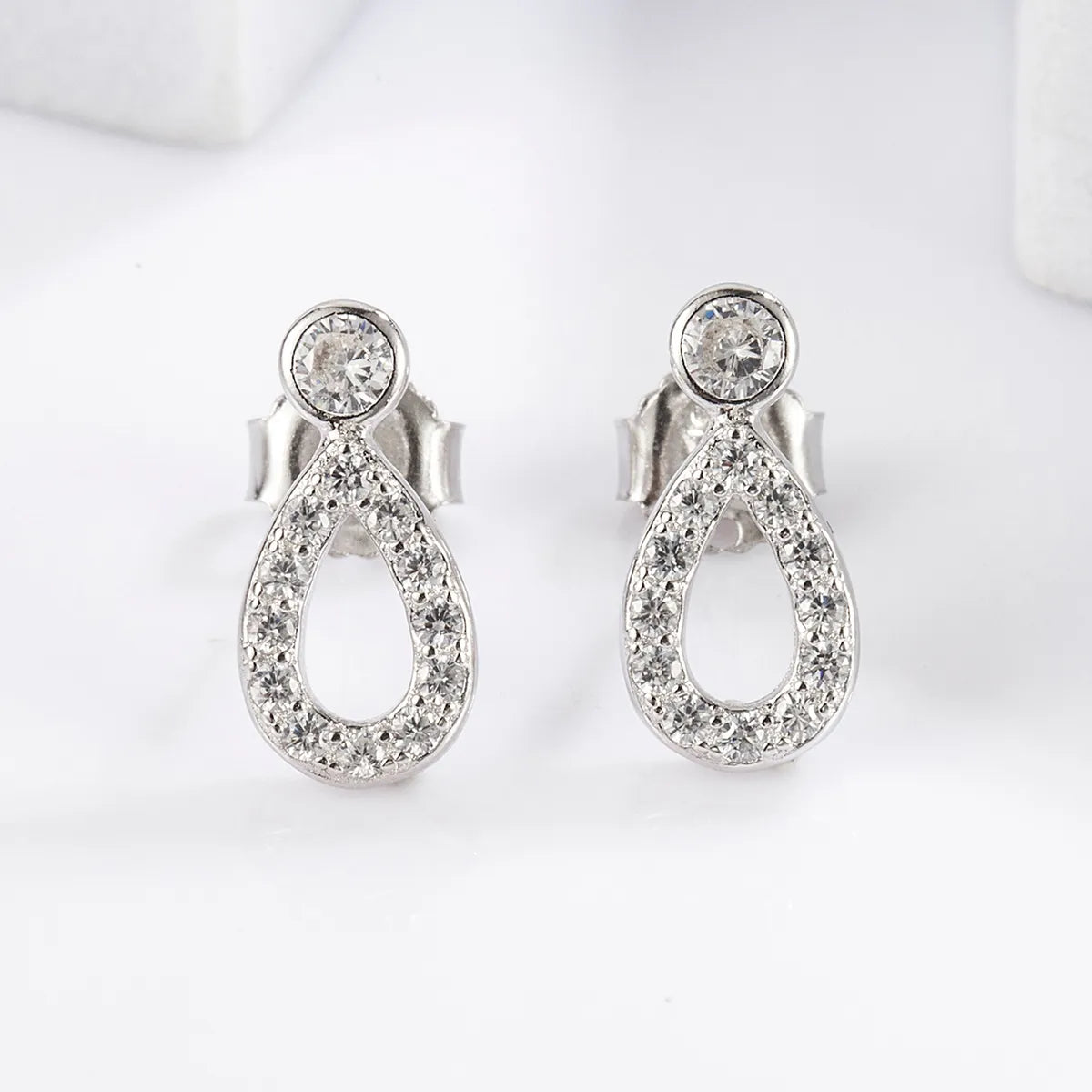 1 Pair Glam Romantic Shiny Star Moon Oval Plating Inlay Sterling Silver Zircon White Gold Plated Ear Studs