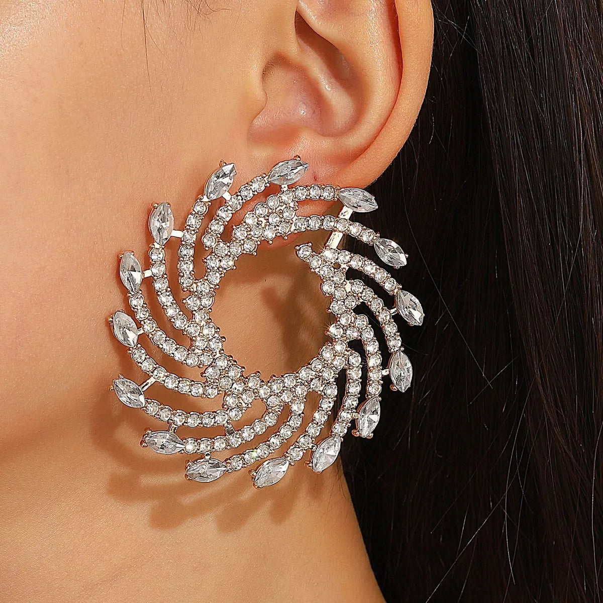 1 Pair Glam Spiral Stripe Inlay Alloy Artificial Crystal Ear Studs