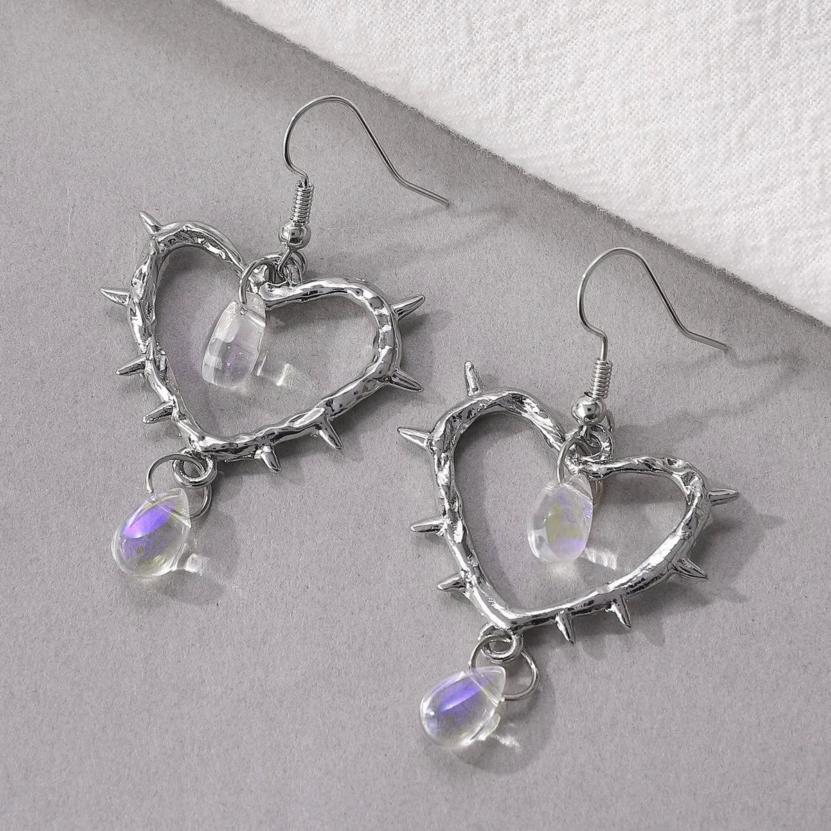 1 Pair Gothic Retro Cool Style Heart Shape Alloy Drop Earrings