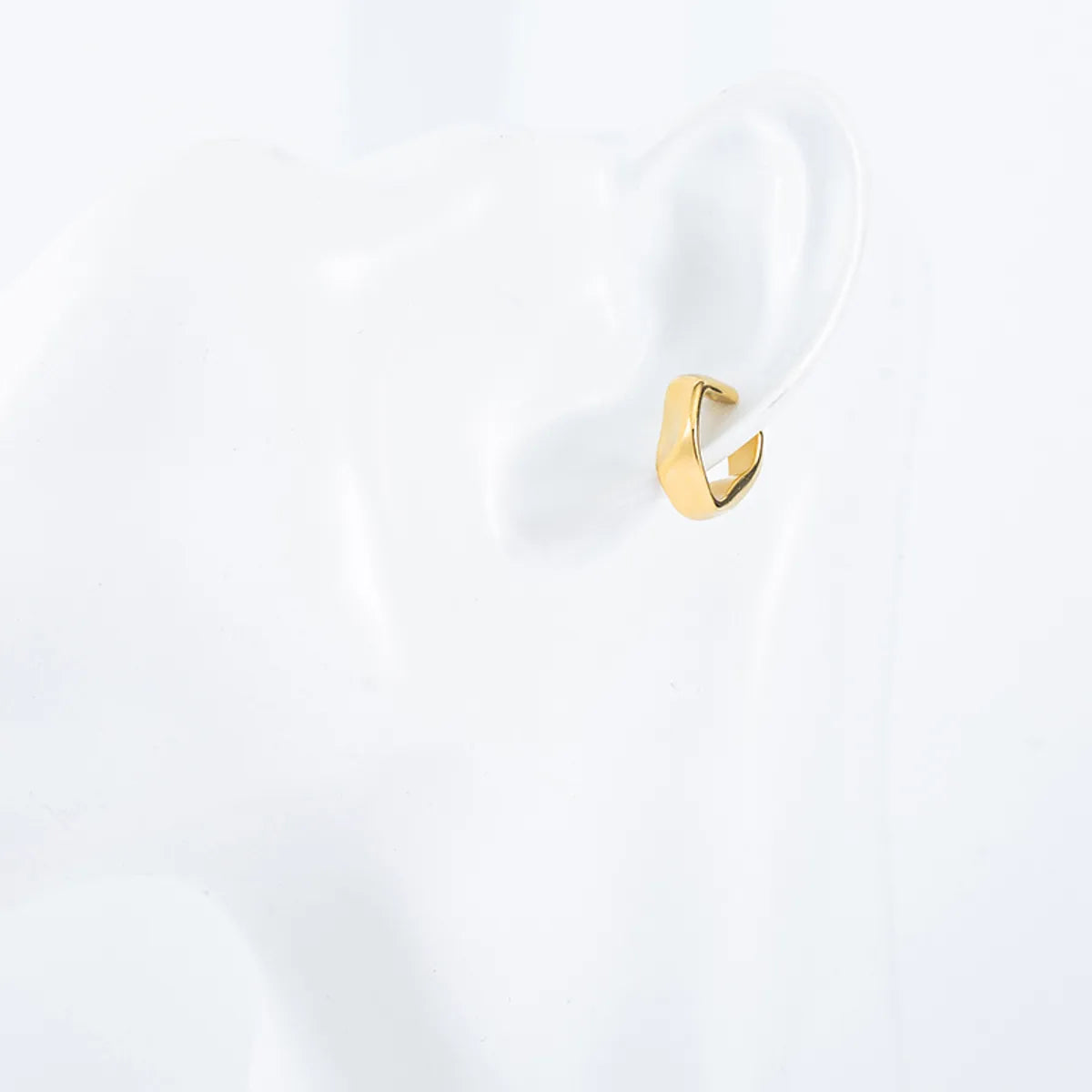 1 Pair Hip-hop Geometric Solid Color Irregular Water Ripples Plating Titanium Steel 18k Gold Plated Ear Cuffs