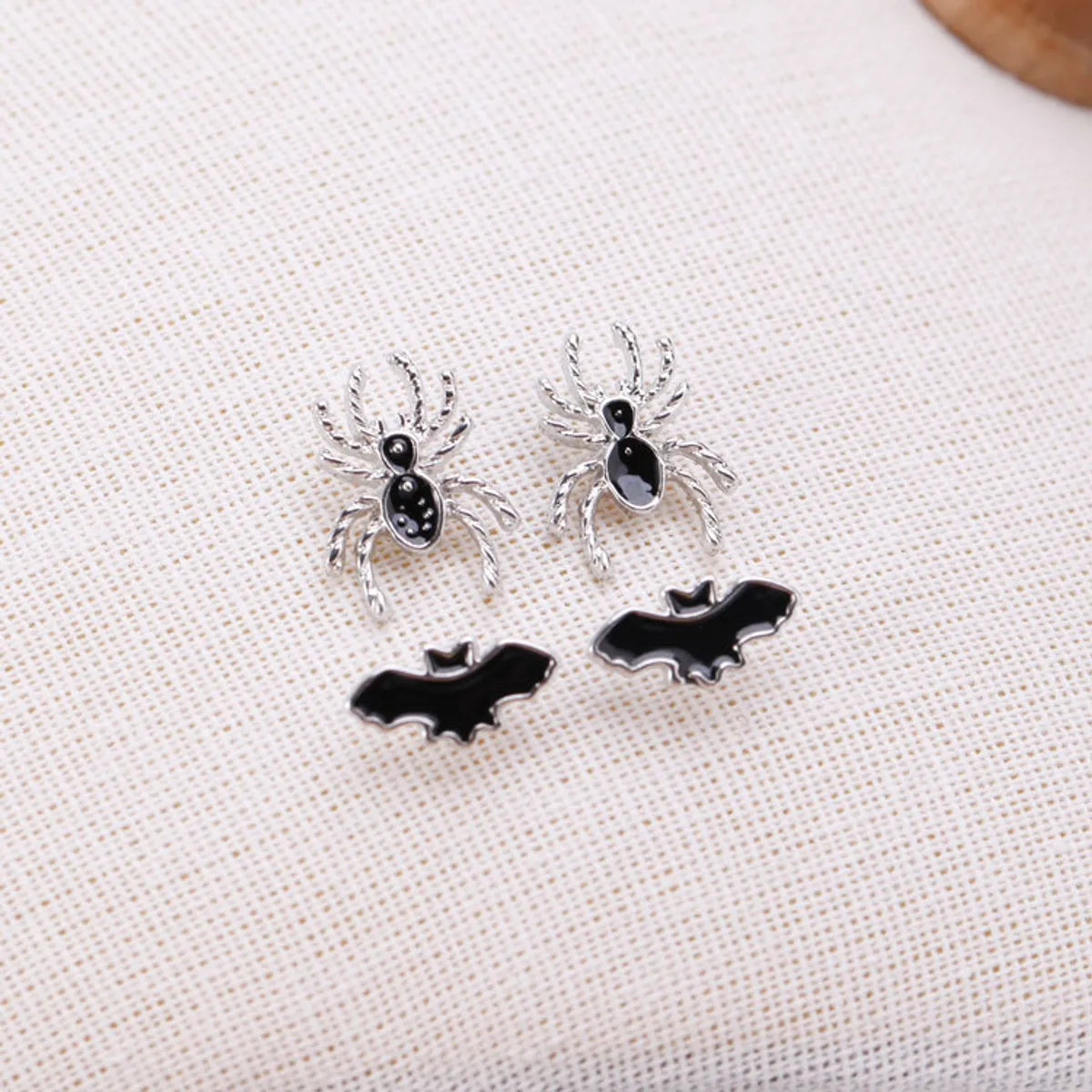 1 Pair Hip-Hop Retro Geometric Spider Bat Enamel Plating Alloy Ear Studs