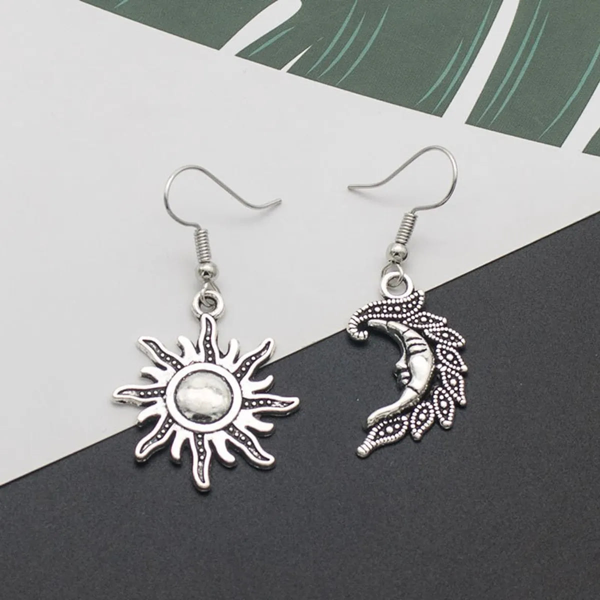 1 Pair Hip-Hop Retro Punk Sun Moon Plating Alloy Drop Earrings