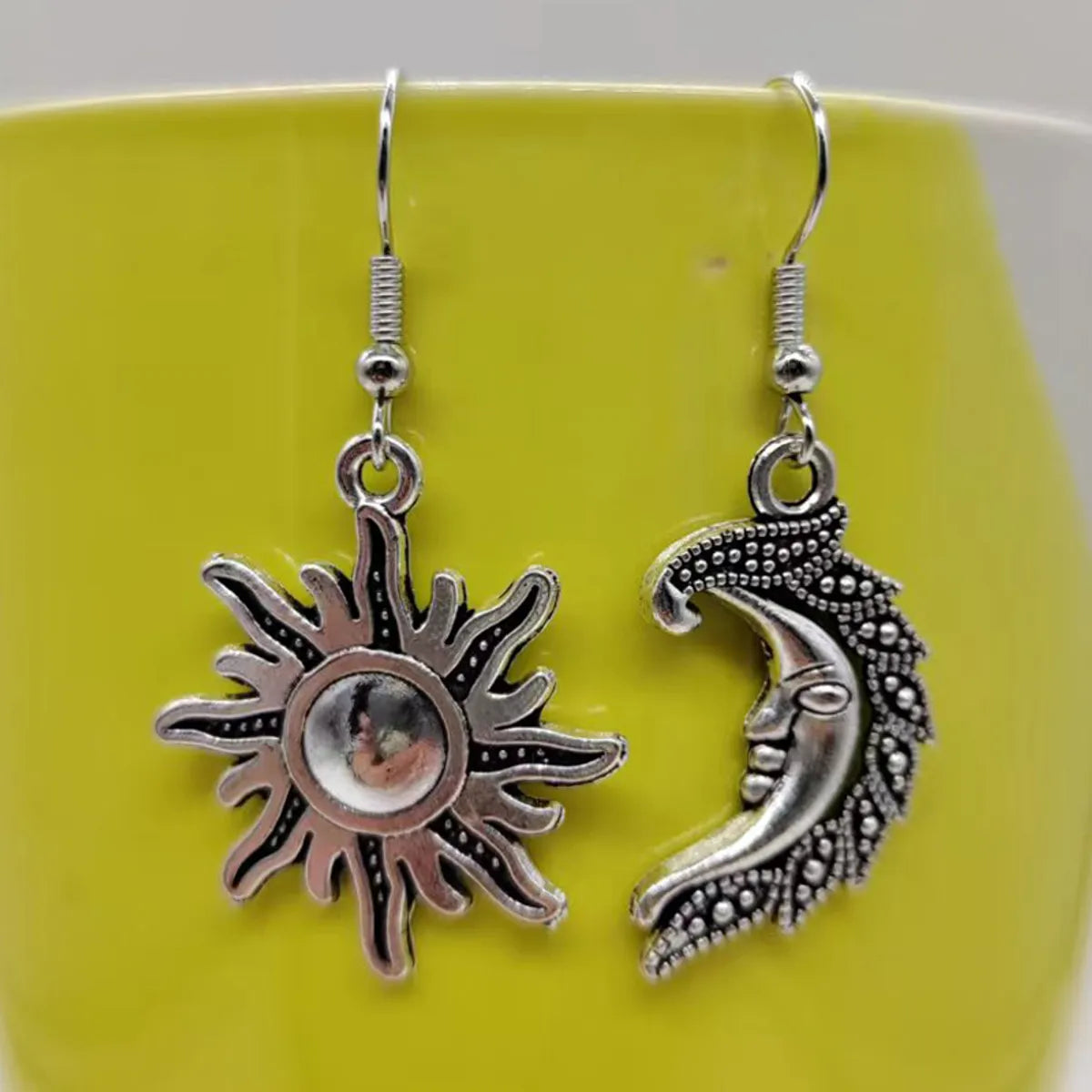 1 Pair Hip-Hop Retro Punk Sun Moon Plating Alloy Drop Earrings