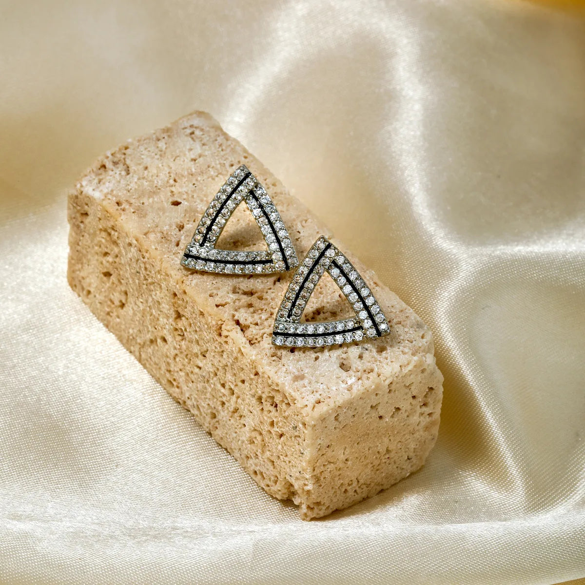 1 Pair Hip-Hop Rock Artistic Triangle Three-Dimensional Inlay Copper Zircon K Gold Plated Rhodium Plated Ear Studs