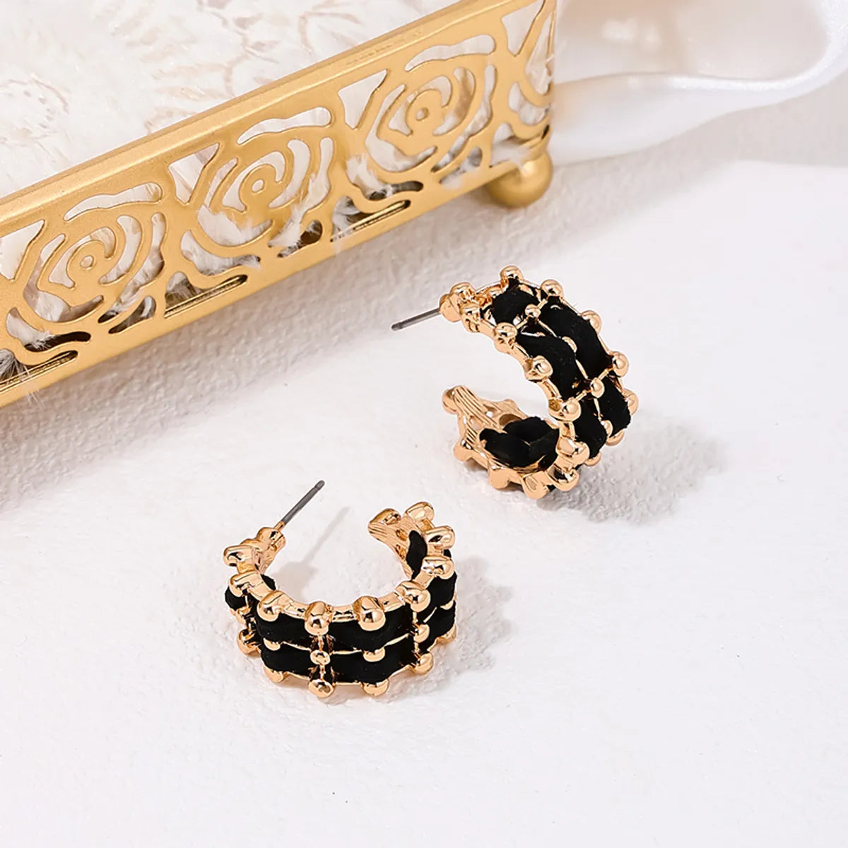 1 Pair Ig Style Elegant Romantic C Shape Woven Belt Alloy Ear Studs