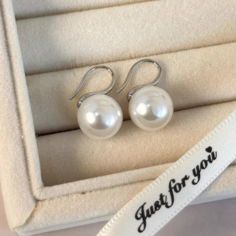 1 Pair Ig Style Elegant Solid Color Plating Inlay Imitation Pearl Alloy Artificial Pearls Gold Plated Ear Studs