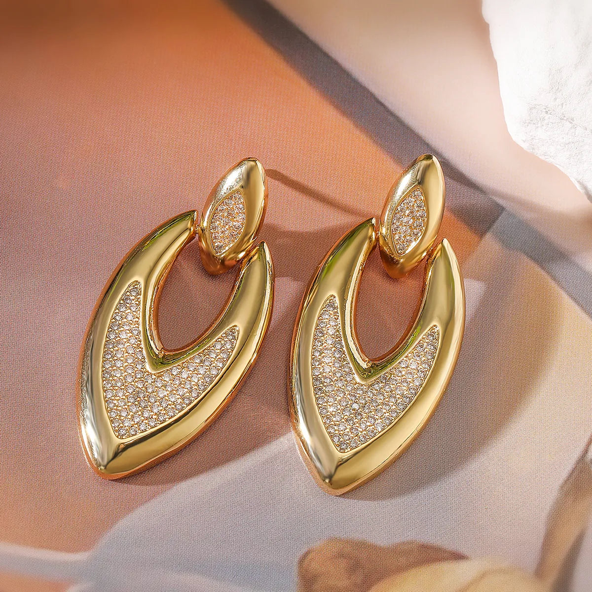 1 Pair IG Style Exaggerated Commute Geometric Hollow Out Inlay Copper Zircon 18K Gold Plated Drop Earrings