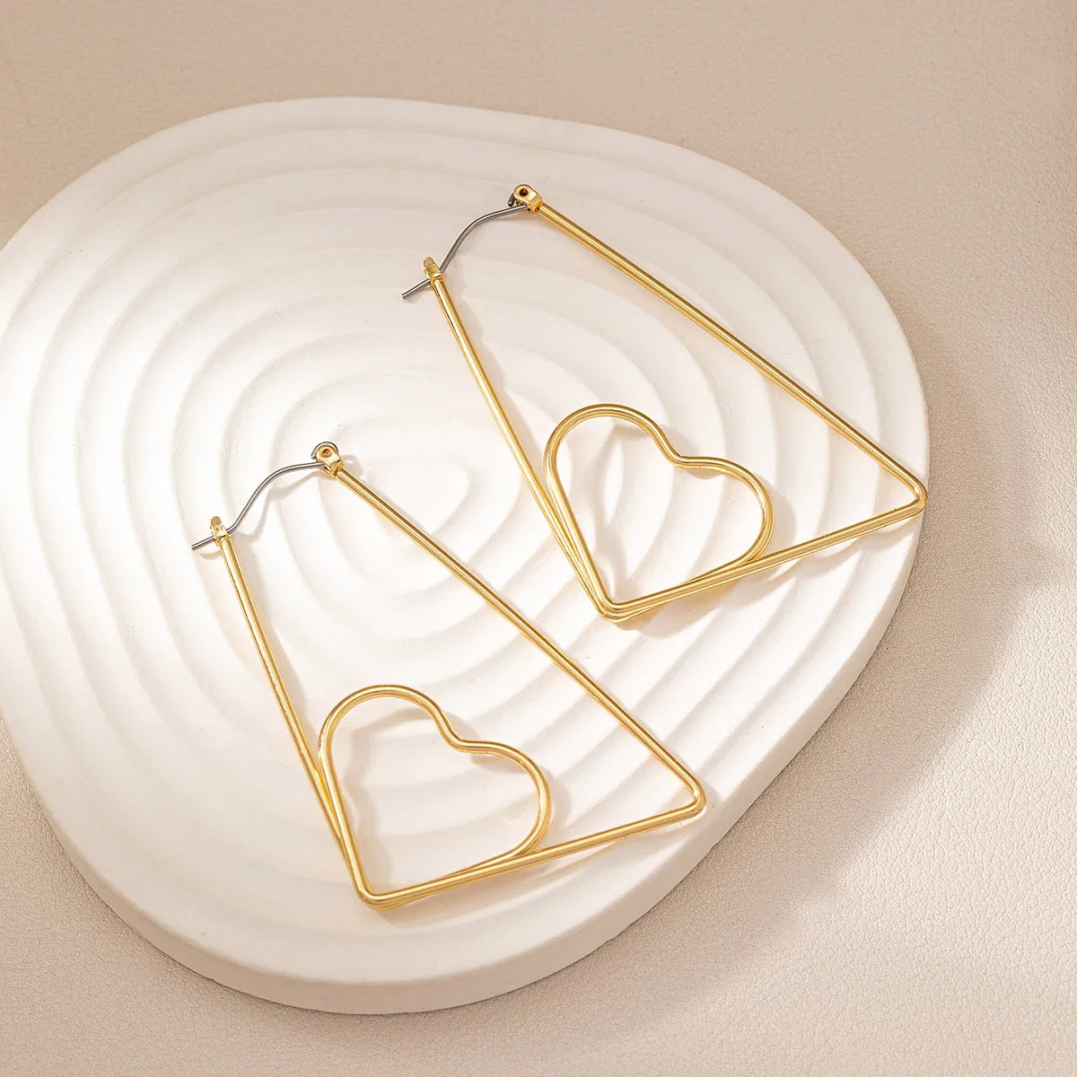 1 Pair IG Style Exaggerated Heart Shape Plating Alloy Earrings