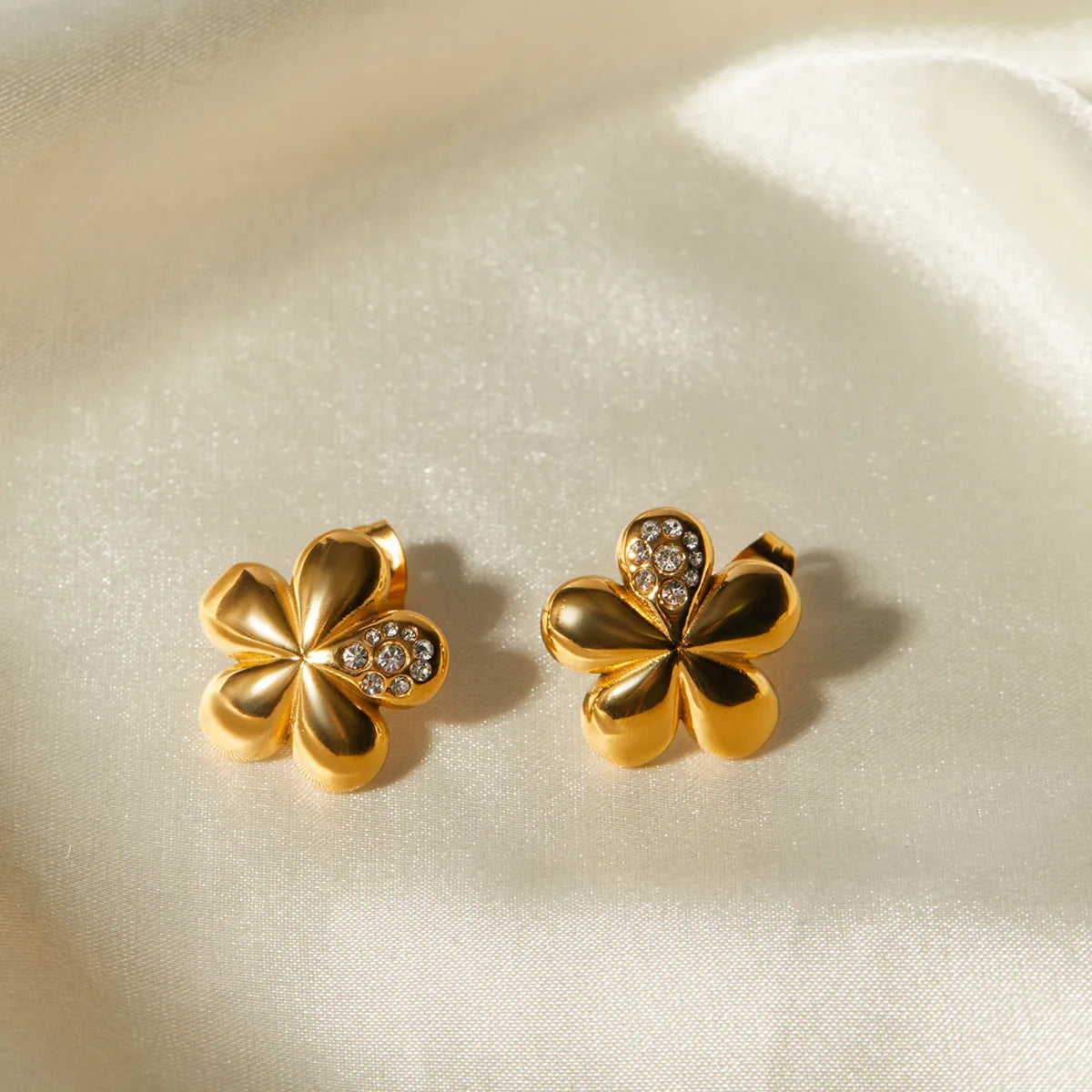 1 Pair IG Style Flower Inlay Stainless Steel Rhinestones 18K Gold Plated Ear Studs