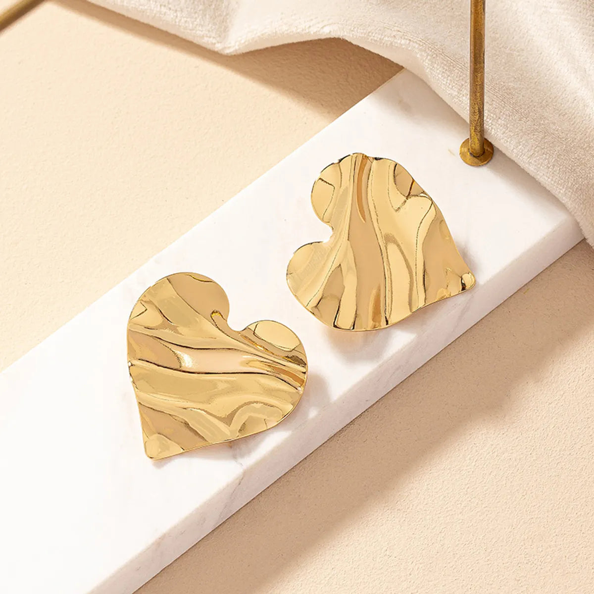 1 Pair Ig Style Retro Commute Heart Shape Plating Alloy Gold Plated Ear Studs