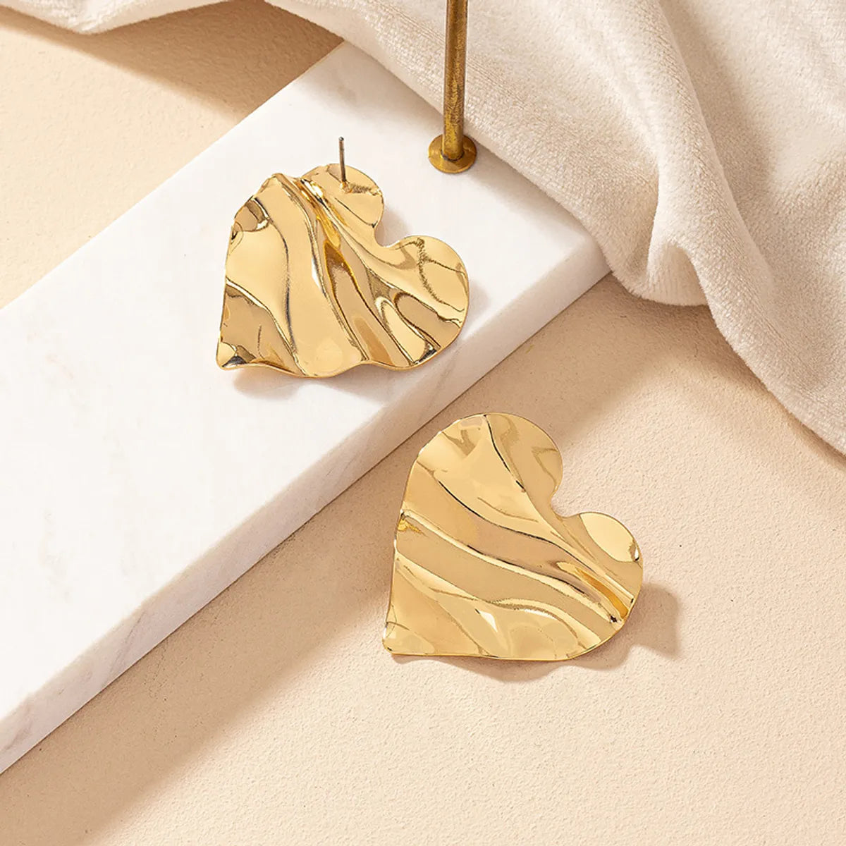 1 Pair Ig Style Retro Commute Heart Shape Plating Alloy Gold Plated Ear Studs