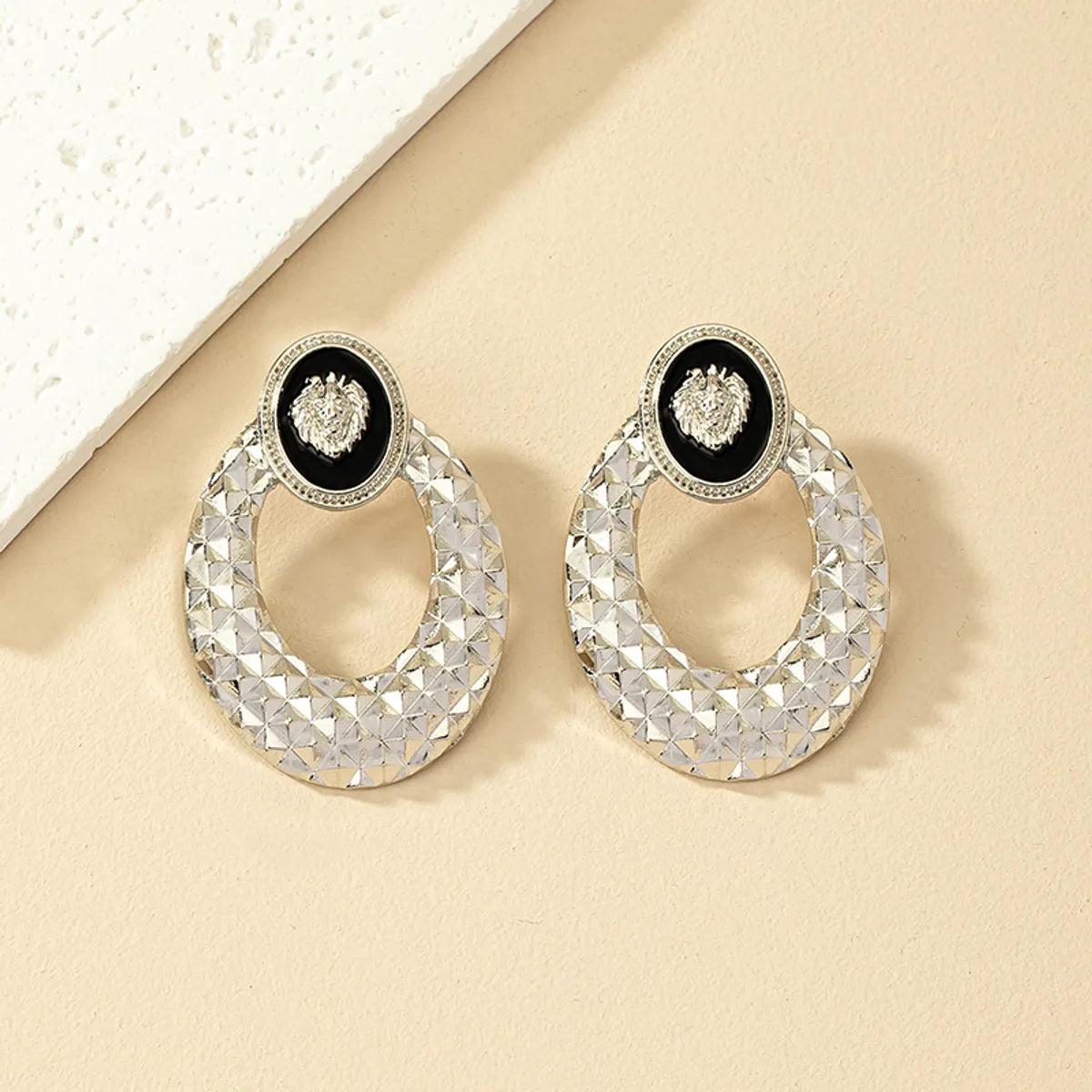 1 Pair Ig Style Retro Commute Oval Lion Plating Alloy Drop Earrings