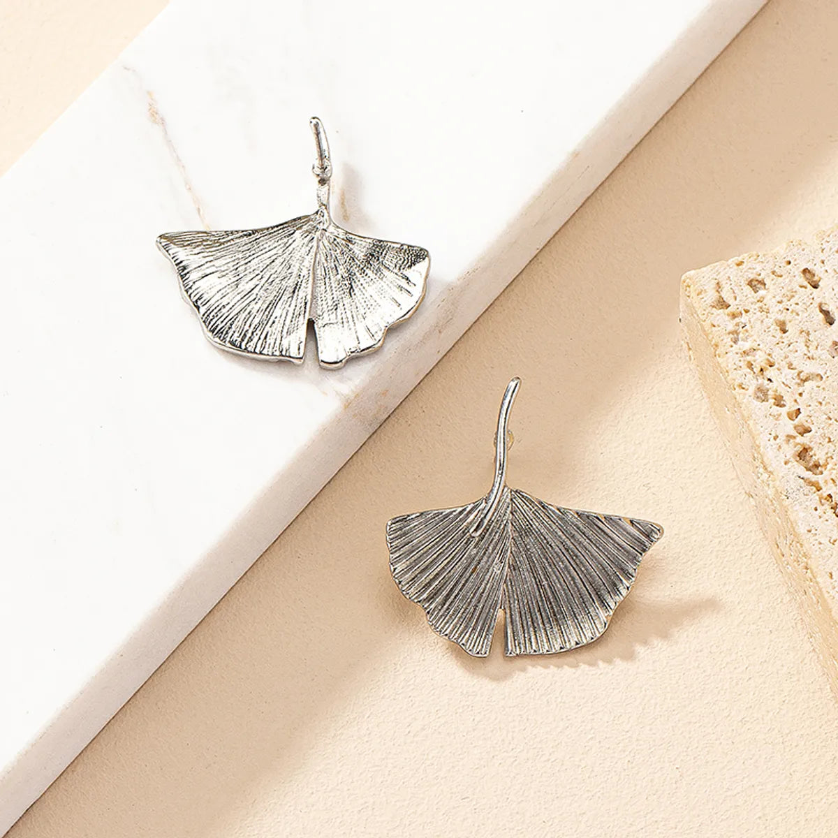 1 Pair Ig Style Retro Geometric Ginkgo Leaf Plating Alloy Ear Studs