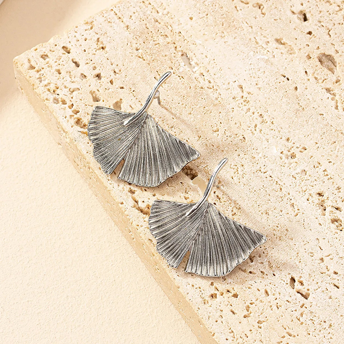 1 Pair Ig Style Retro Geometric Ginkgo Leaf Plating Alloy Ear Studs