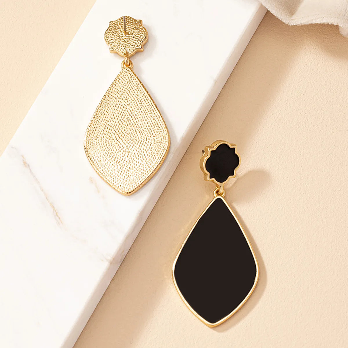 1 Pair Ig Style Retro Geometric Water Droplets Enamel Plating Alloy Gold Plated Drop Earrings