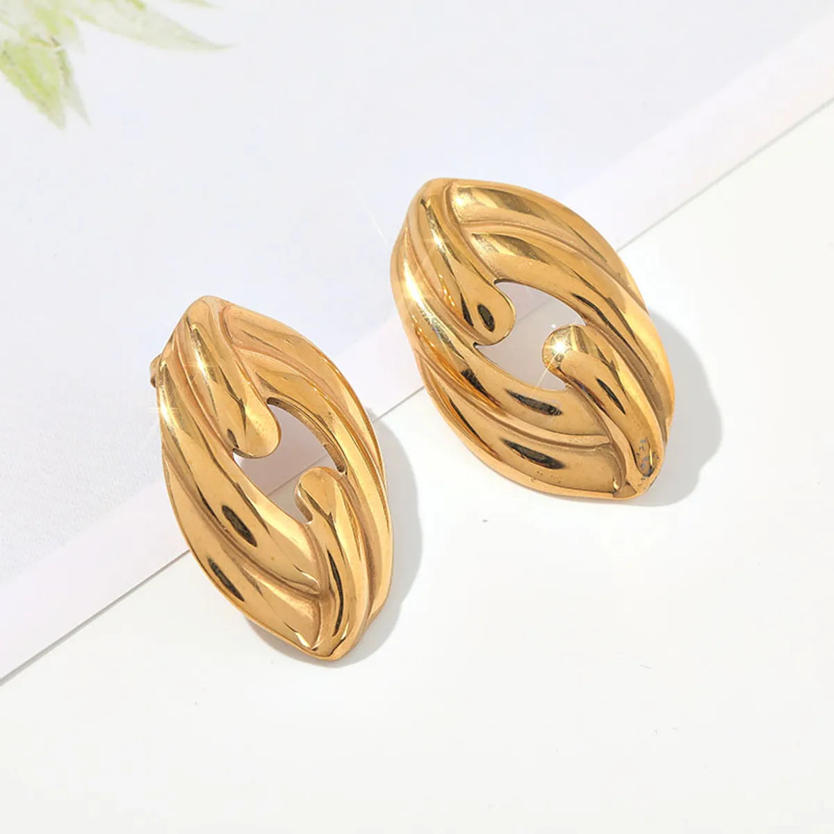 1 Pair IG Style Retro Maple Leaf Shell Lightning Plating Pleated 304 Stainless Steel 18K Gold Plated Ear Studs