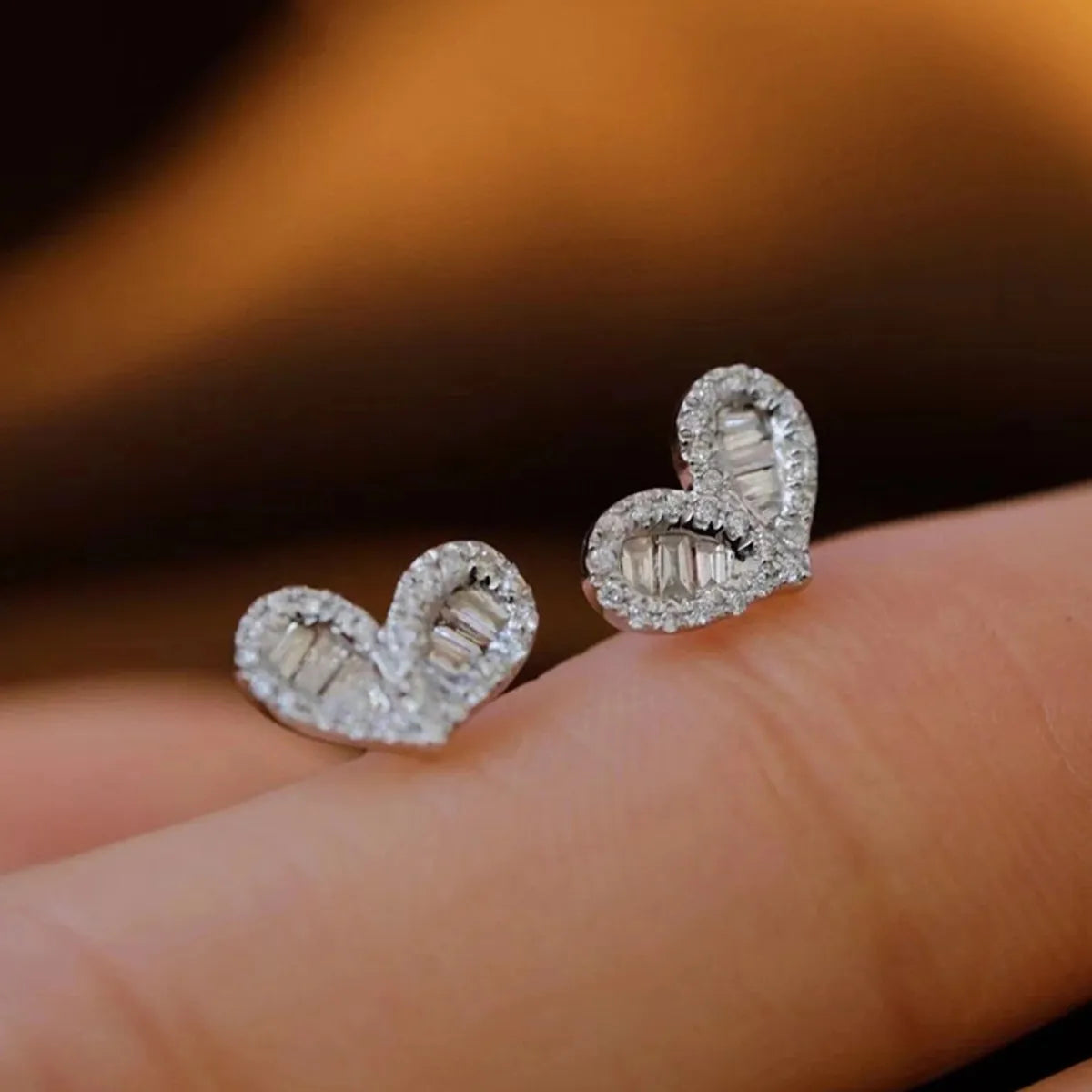 1 Pair IG Style Shiny Heart Shape Inlay Copper Zircon Ear Studs