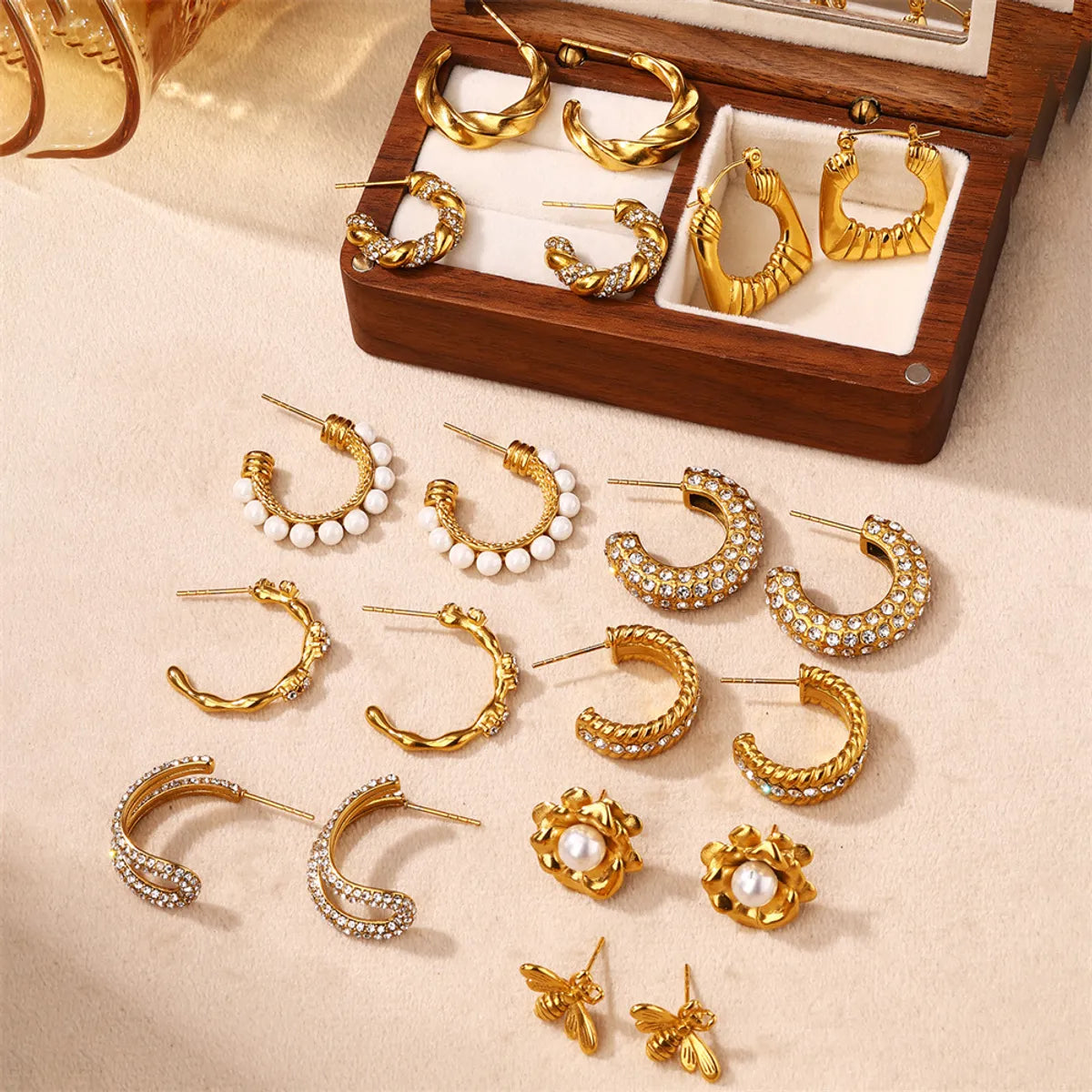 1 Pair IG Style Simple Style C Shape Flower Bee Plating Inlay 304 Stainless Steel Pearl Zircon Earrings Ear Studs