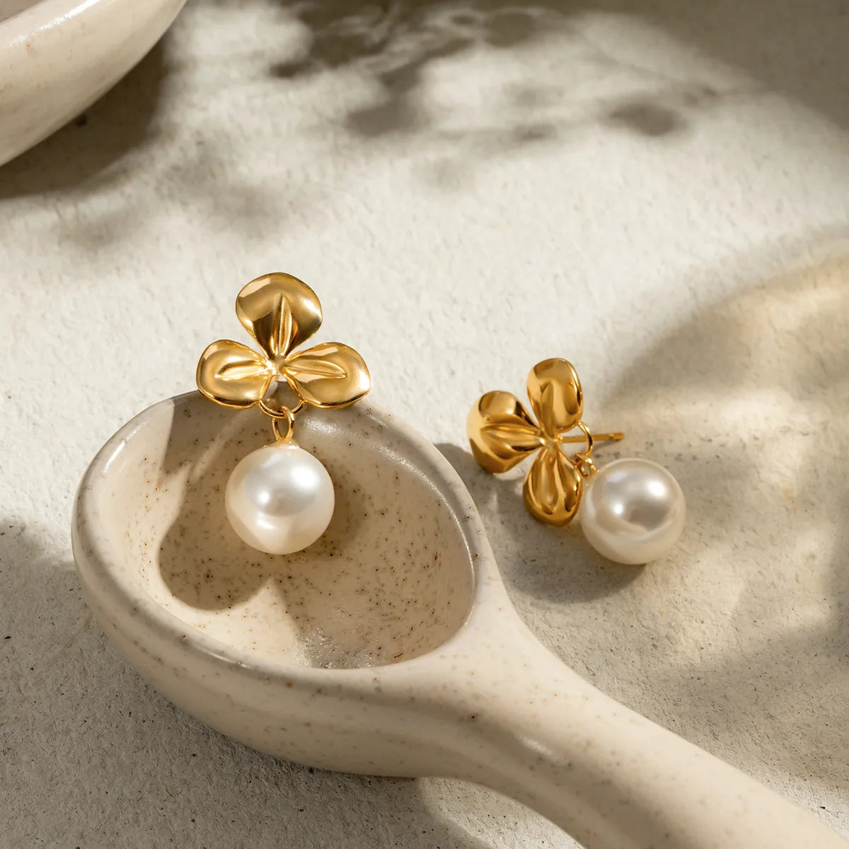 1 Pair IG Style Simple Style Classic Style Shamrock Plating 304 Stainless Steel Imitation Pearl 18K Gold Plated Drop Earrings