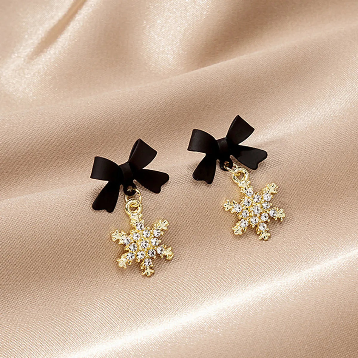 1 Pair IG Style Simple Style Heart Shape Flower Bow Knot Inlay Alloy Artificial Pearls Rhinestones Drop Earrings Earrings Ear Studs