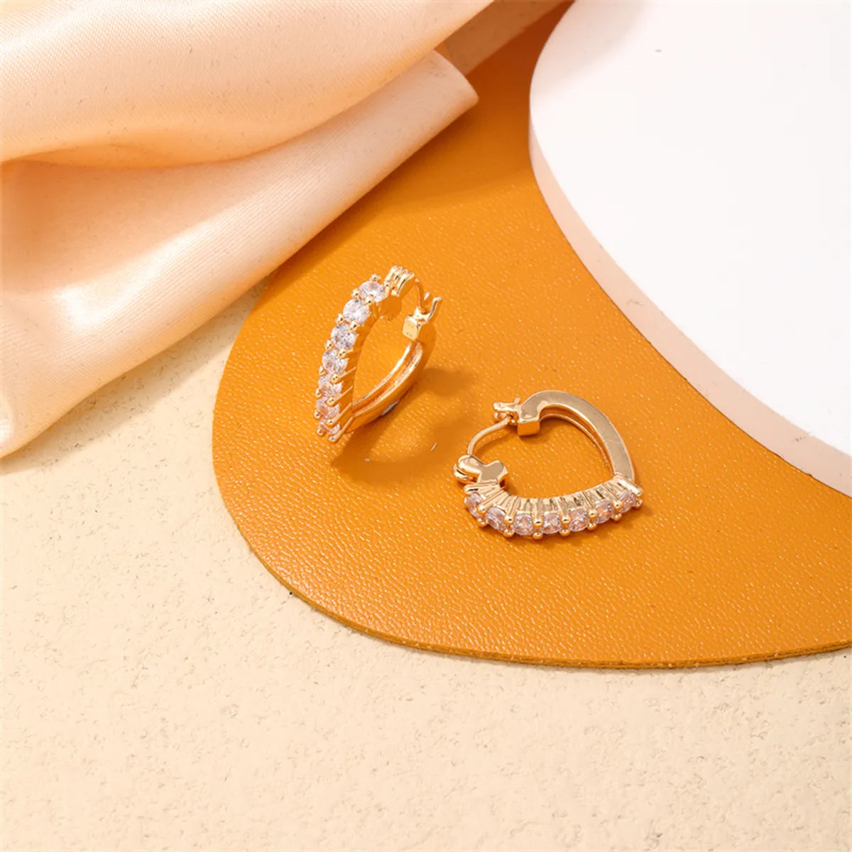 1 Pair Ig Style Simple Style Heart Shape Plating Inlay Copper Zircon White Gold Plated Gold Plated Earrings