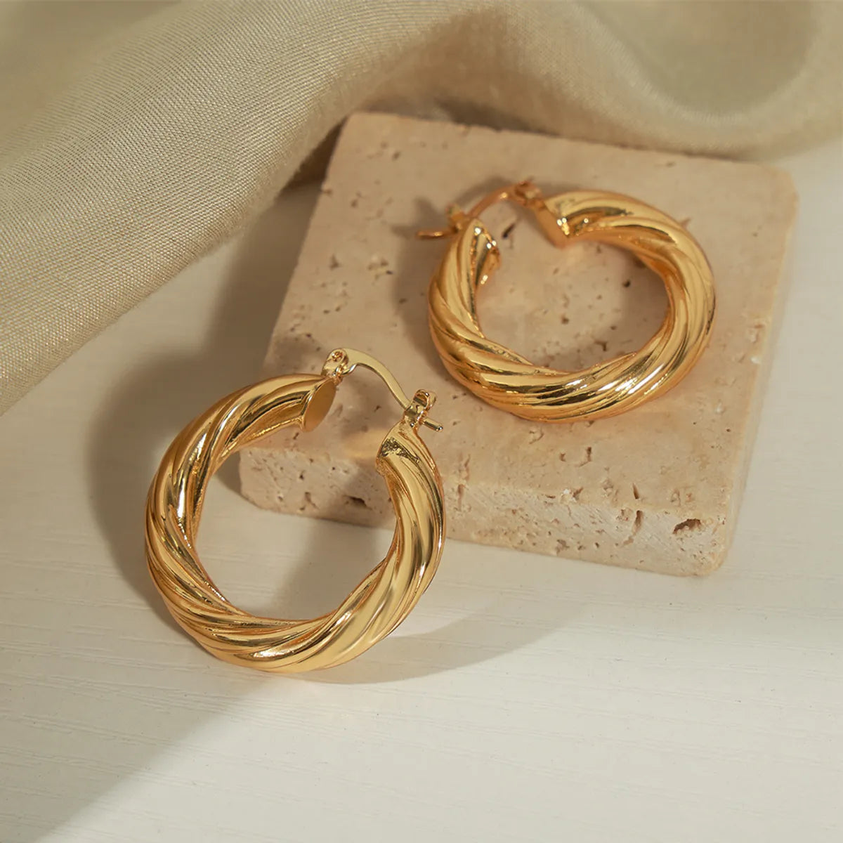 1 Pair Ig Style Simple Style O-shape Plating Copper 18k Gold Plated Earrings