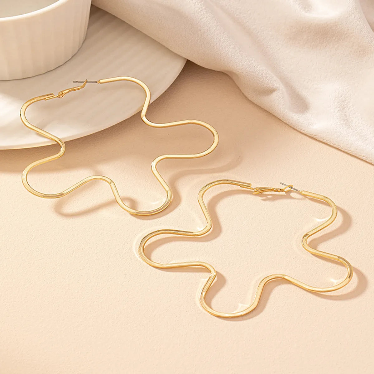 1 Pair Ig Style Simple Style Solid Color Flower Plating Ferroalloy Gold Plated Earrings