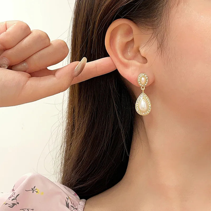 1 Pair Ig Style Simple Style Water Droplets Plating Inlay Alloy Acrylic Rhinestones Pearl Gold Plated Drop Earrings Ear Cuffs