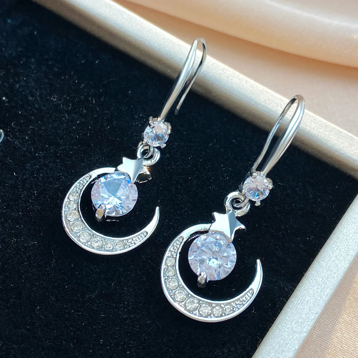 1 Pair IG Style Star Moon Alloy Ear Hook