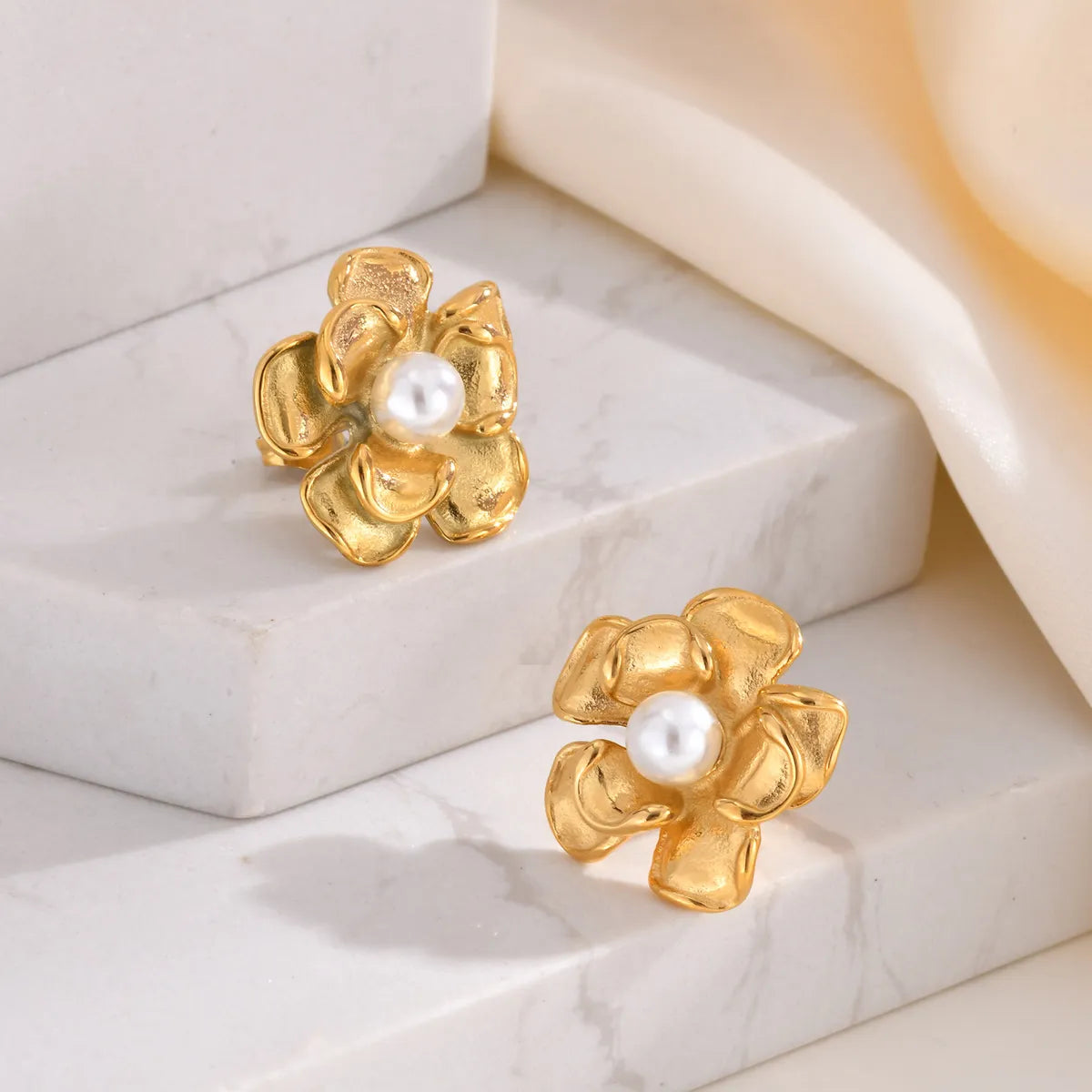 1 Pair IG Style Sweet Flower Inlay 201 Stainless Steel Artificial Pearls 18K Gold Plated Ear Studs