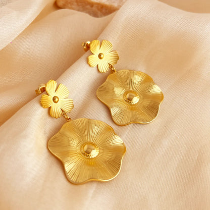 1 Pair IG Style Sweet Flower Polishing 304 Stainless Steel 18K Gold Plated Drop Earrings