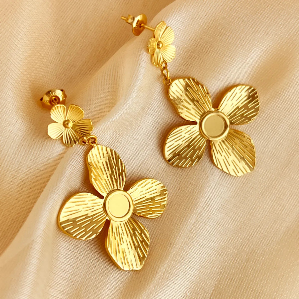 1 Pair IG Style Sweet Flower Polishing 304 Stainless Steel 18K Gold Plated Drop Earrings