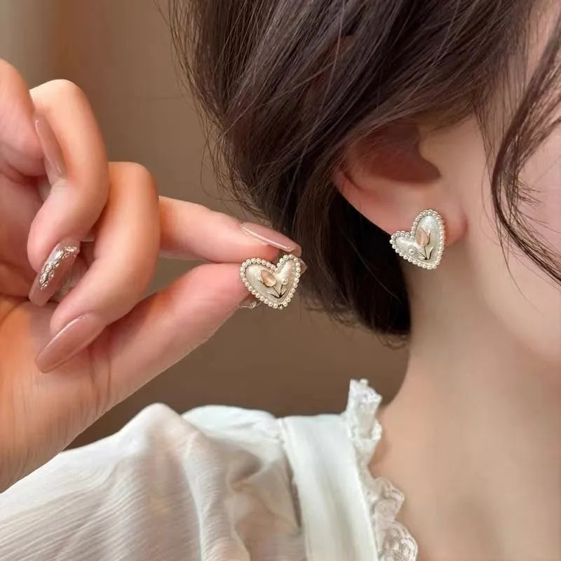 1 Pair IG Style Sweet Heart Shape Flower Inlay Alloy Pearl Silver Plated Ear Studs