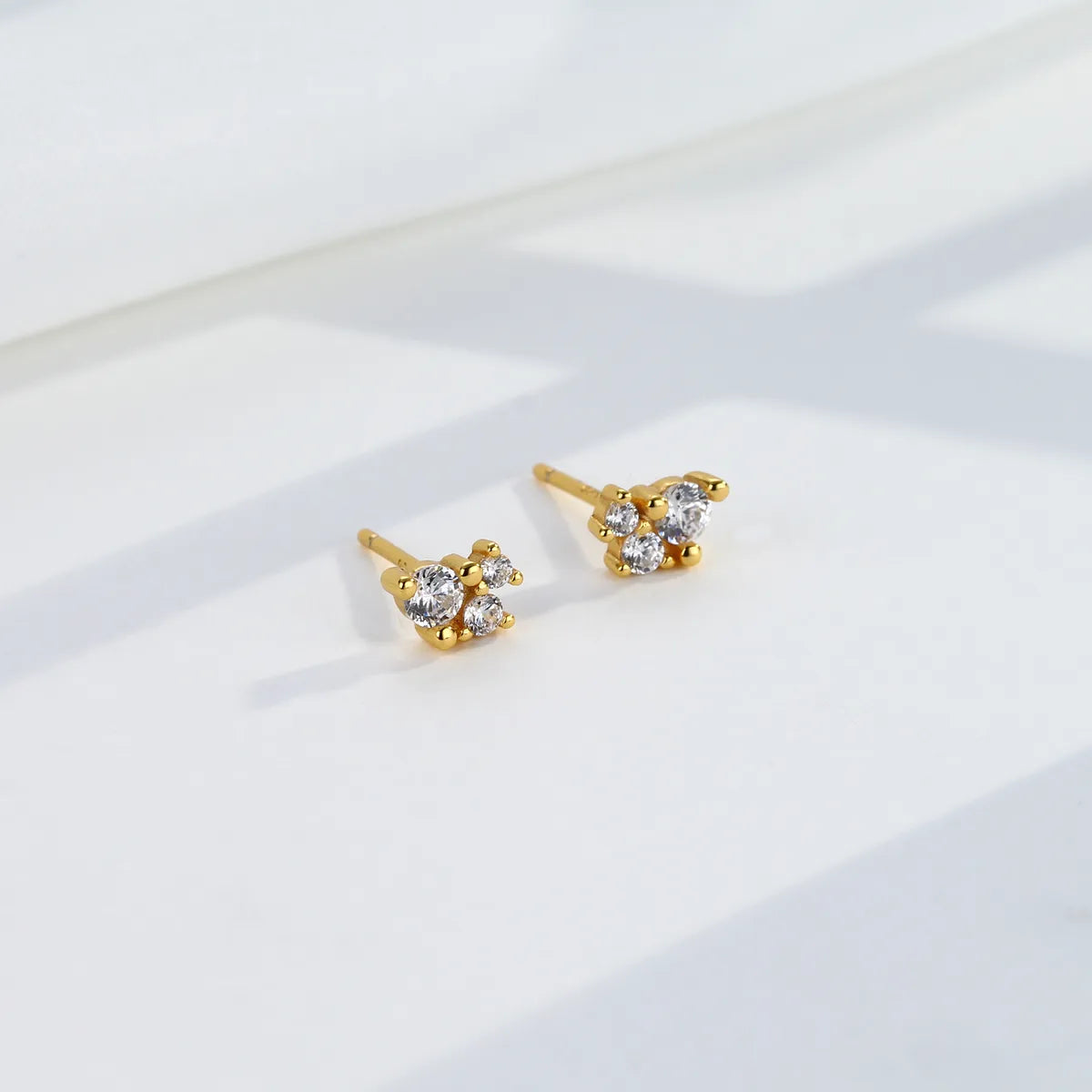 1 Pair Ins Style Simple Style Round Sterling Silver Plating Inlay Zircon White Gold Plated Gold Plated Ear Studs