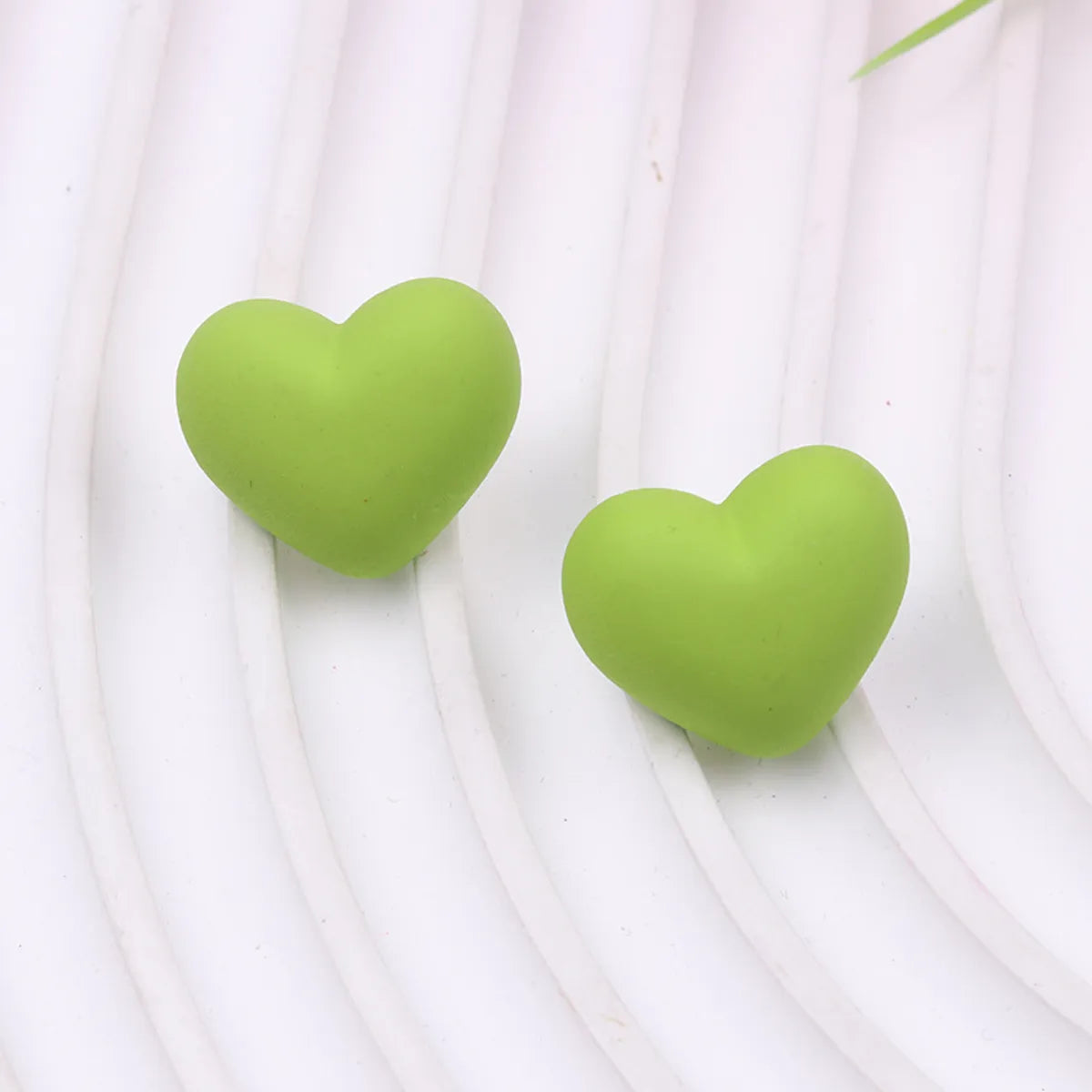 1 Pair Lady Heart Shape Arylic Ear Studs