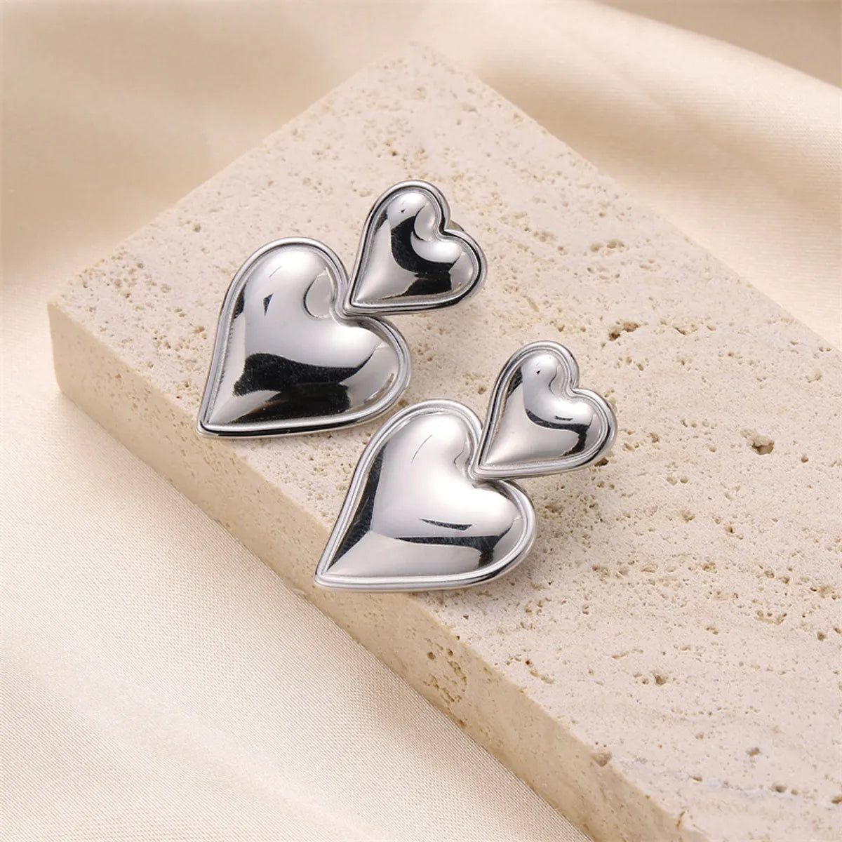 1 Pair Lady Heart Shape Titanium Steel Ear Studs