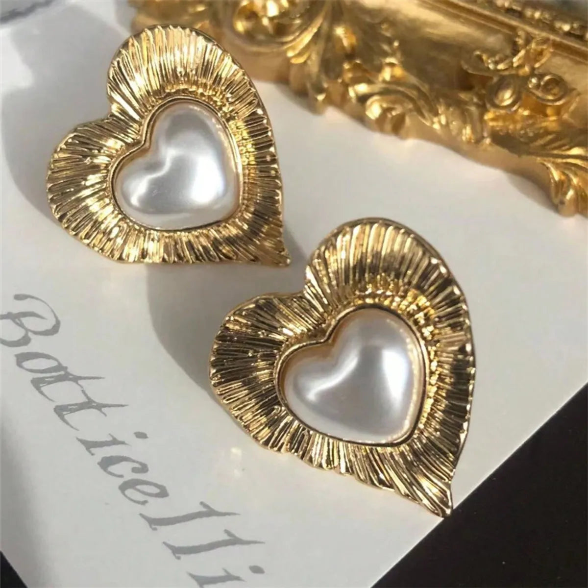 1 Pair Lady Modern Style Heart Shape Inlay Copper Artificial Pearls Ear Studs