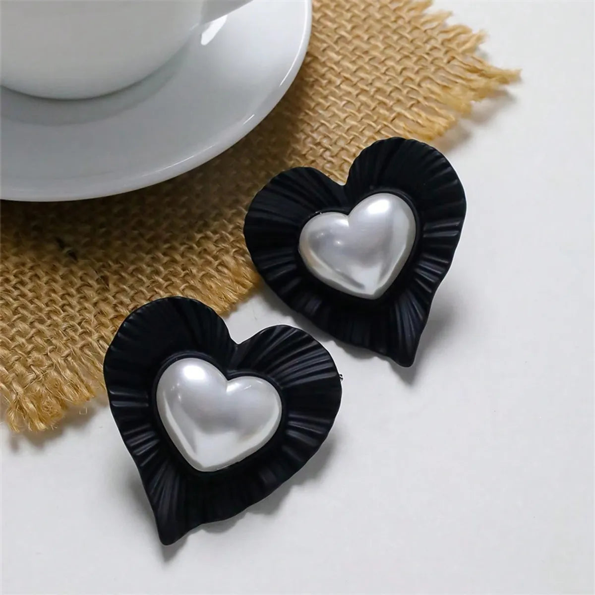 1 Pair Lady Modern Style Heart Shape Inlay Copper Artificial Pearls Ear Studs